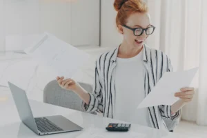 girl working on paid advertising on a computer at a desk